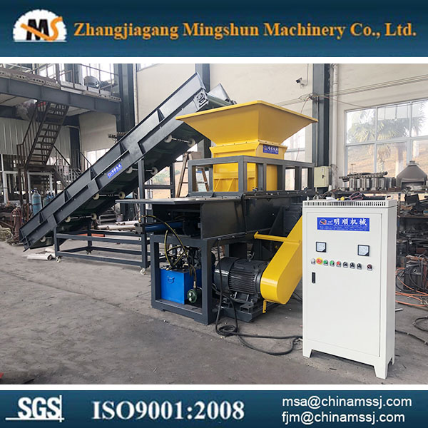 Single shaft plastic shredder